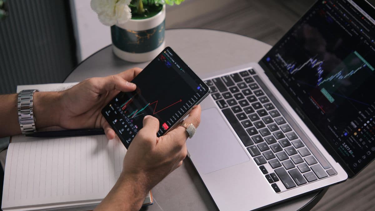 Featured image for Forex Trading for Beginners: Complete Guide to Currency Markets - Learn trading strategies and techniques