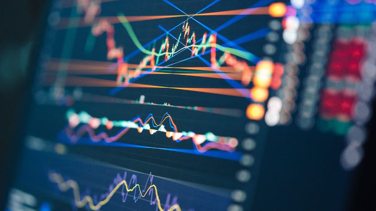 Featured image for Top 10 Common Trading Mistakes Beginners Make (And How to Avoid Them) - Learn trading strategies and techniques